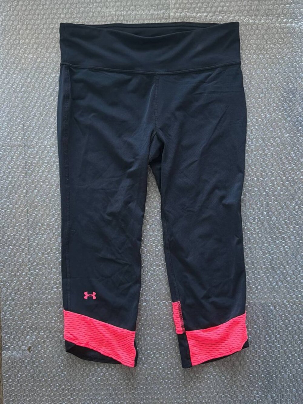 Under Armour HeatGear Capris | Womens (Size M) | Black/Pink